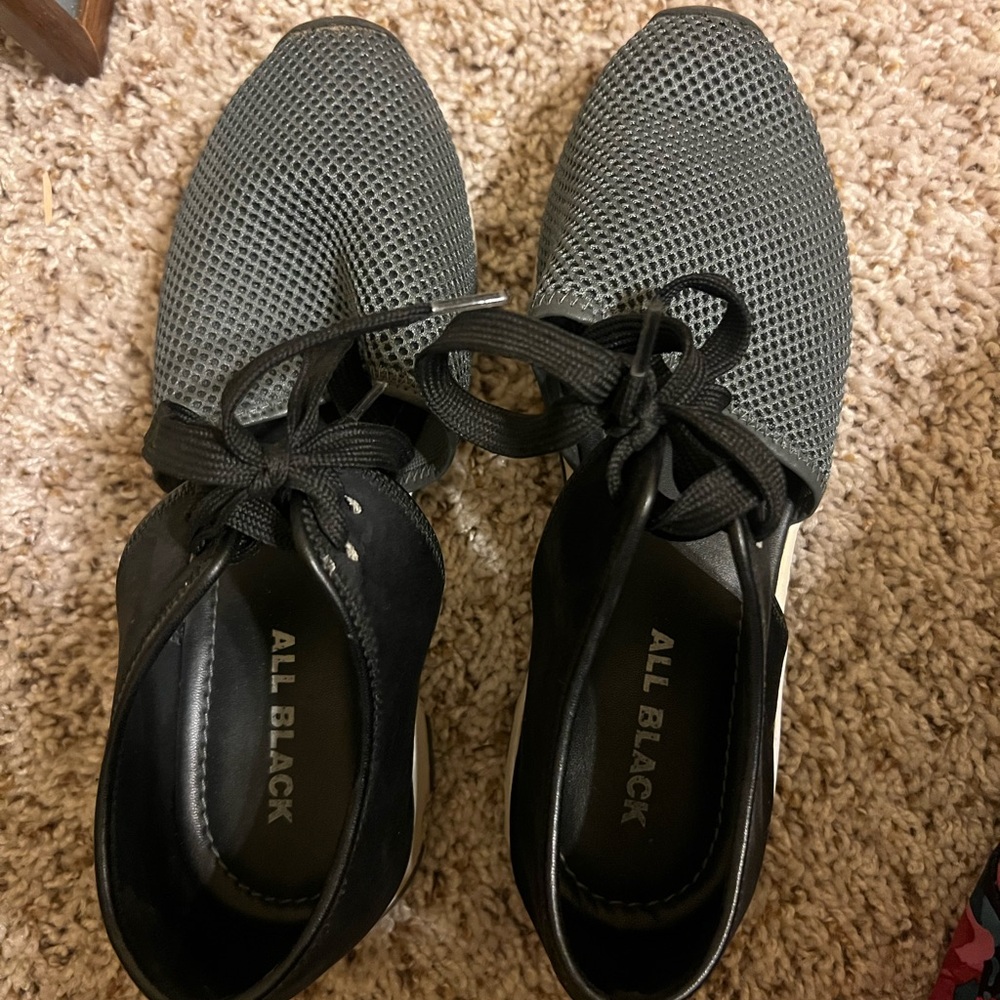 All Black Women's Mesh Sneakers - Black and Gray